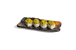 Uramaki sake guacamole