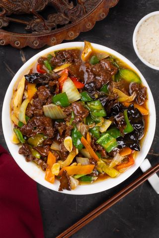 Говядина с овощами (350г)
