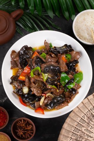 Говядина с черными грибами (350г)
