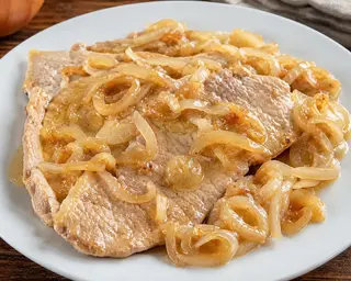 79. Vitello con cipolla