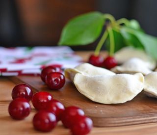 Вареники сама лепила с вишней(1кг)