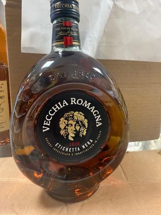 Vechia Romagna etichetta Nera38% alcohlVol. 70 cl