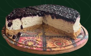 Veganski cheesecake sa pistacijom i malinama