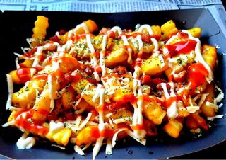 Pomfrit sa slaninom i mozzarellom