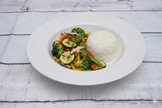 Verdure saltate e riso bianco