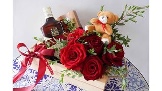 Viski u drvenoj gajbici