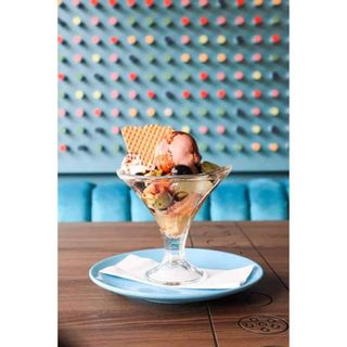 Voćna salata sa sladoledom