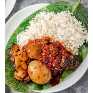 White Rice With Ofada Sauce and Meat