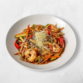 Wok s rezancima od jaja i škampima