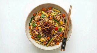 Yaki udon con pollo