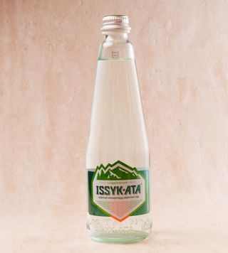 Ыссык-Ата с газом (0.5л)