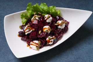 Запеченная свекла с твор. сыром (300г)