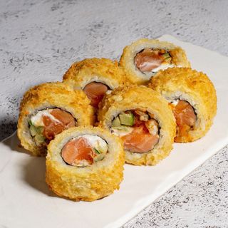 ЖАРЕНЫЙ РОЛЛ С ЛОСОСЕМ И УГРЁМ (250г)