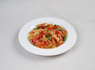 Жареная Фунчоза с курицей (340г)