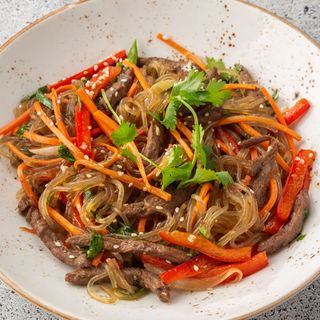 Жареная Фунчоза с говядиной (340г)