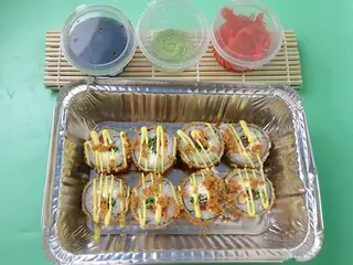 Жареный ролл с курицей (300г)