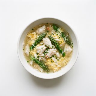 Zuppa di granchio e asparagi