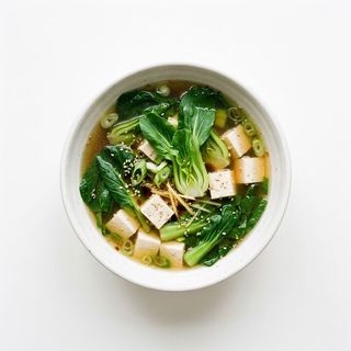 Zuppa di pak choi e tofu