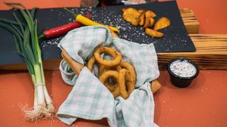 Onion rings 6 komada posno