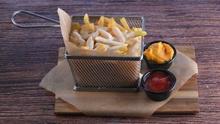 Pomfrit klasik sa sirom 280 grama