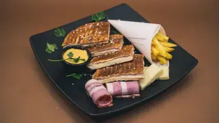 Tost sa slaninicom