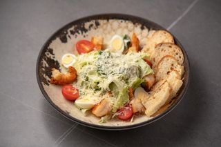 Цезарь с креветками (300г)