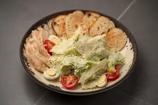 Цезарь с куриной грудкой (350г)