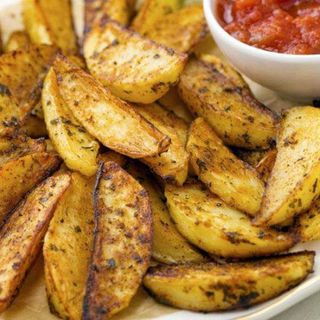 Batata Meia-Lua Rústica com 2 Molhos