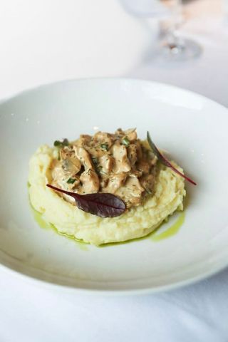 Бефстроганов из курицы с пюре (390г)