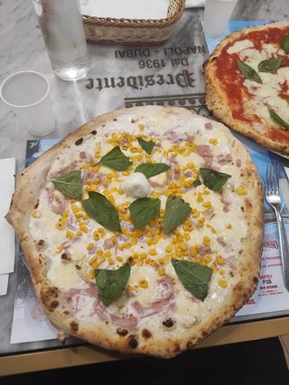 Bianca con panna, prosciutto e mais 
