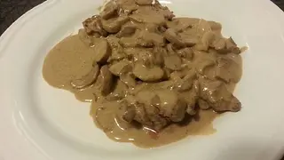 Bifinhos de Vitela com Cogumelos e Batata Frita