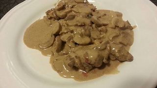 Bifinhos de Vitela com Cogumelos e Batata Frita