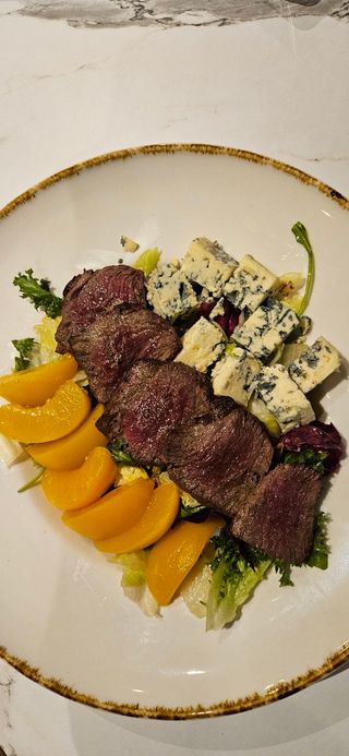 Satelit salata sa biftekom