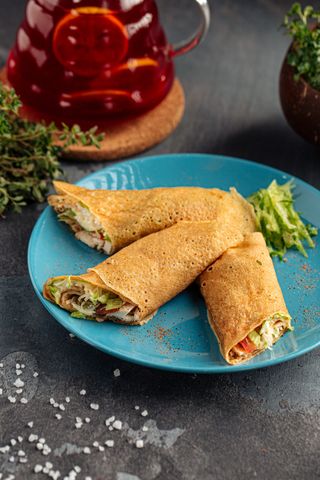 Блины с курицей и соусом Цезарь (190г)