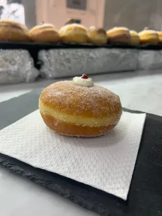 Bombolone chantilly e amarena