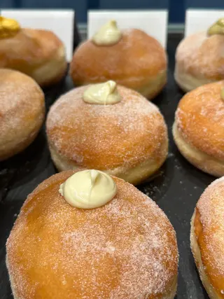 Bombolone con cioccolato bianco