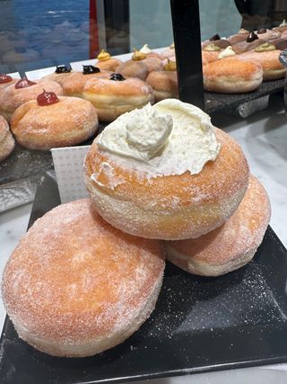 Bombolone con panna e mascarpone