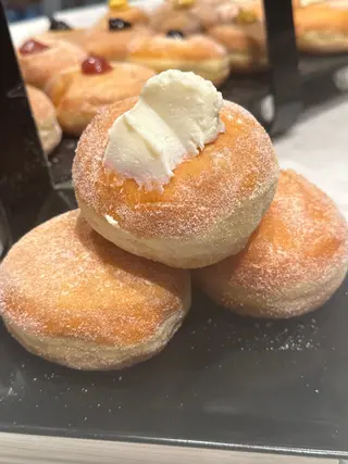 Bombolone con ricotta di Sicilia