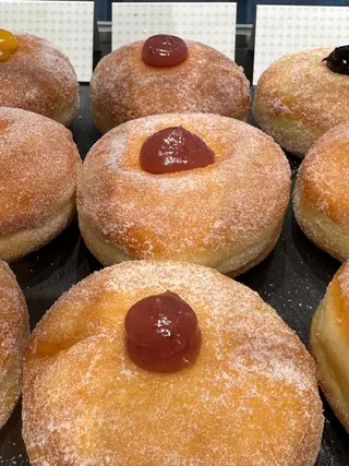 Bombolone con yogurt ai frutti rossi