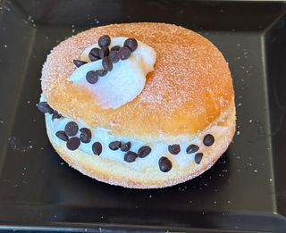 Bombolone ricotta e gocce di cioccolato