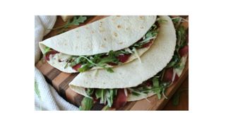 20 - Bresaola, pecorino, salsa rucola, rucola, insalata