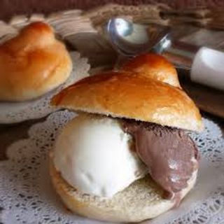 Brioche con gelato