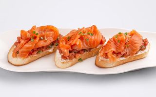 Брускетта с лососем (250г)