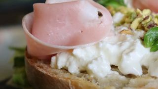 Bruschetta mortazza