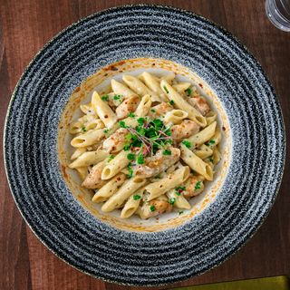 Penne alfredo s piletinom