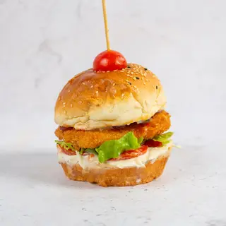 Hrskavi pileći burger & krumpirići