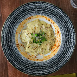 Domaći ravioli punjeni kremom od tartufa