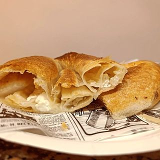 Burek sa sirom