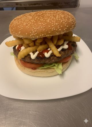 Burger con patatine e salse - medio
