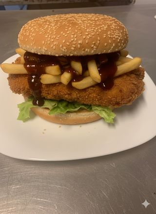 Burger di pollo con patatine e salsa barbecue - medio